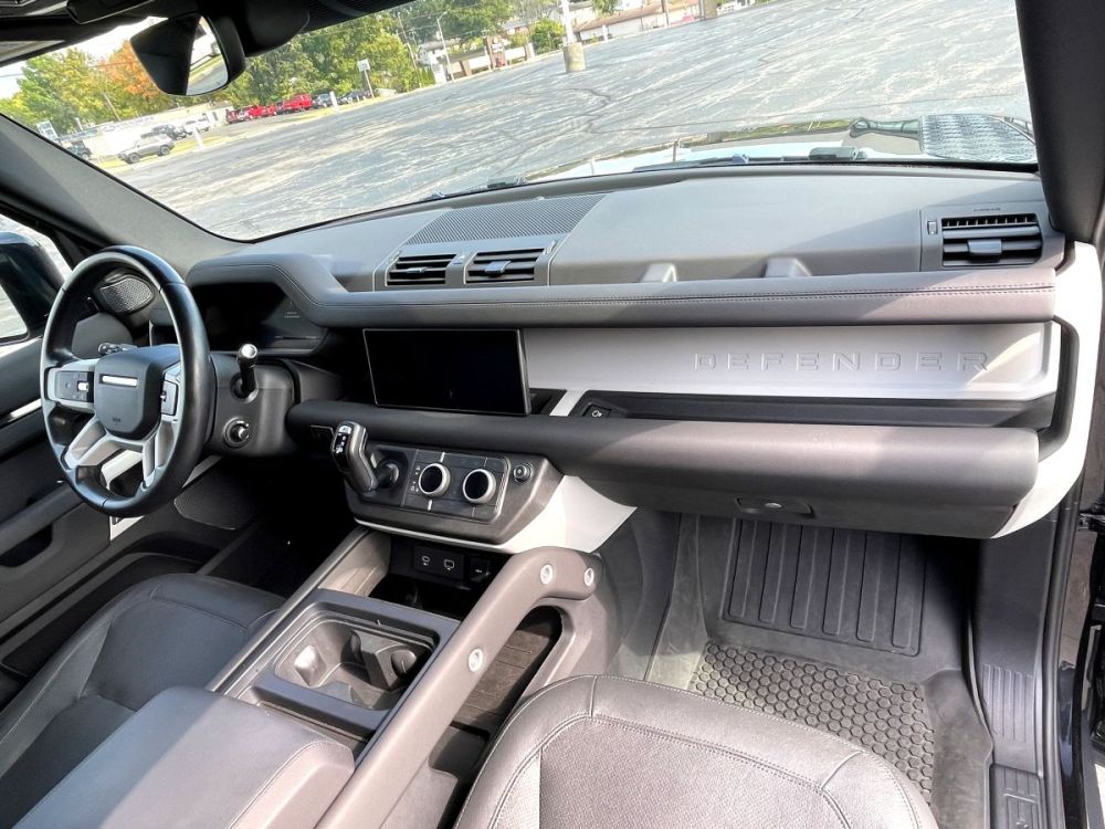 2024 Land Rover Defender - photo 9
