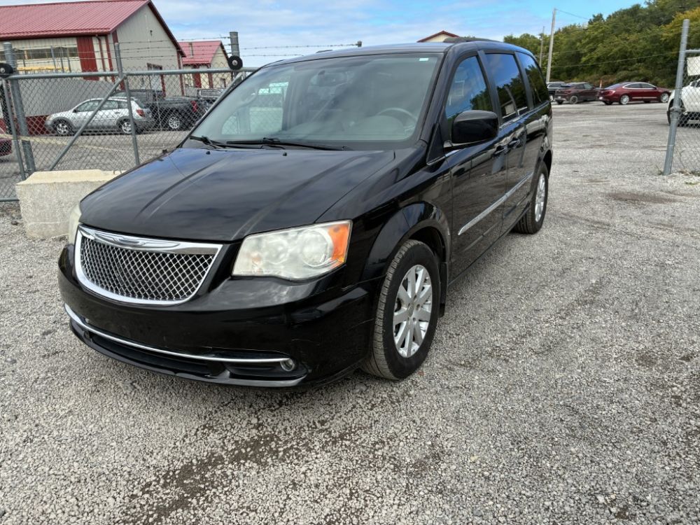 2014 Chrysler TOWN AND COUNTRY - photo 2
