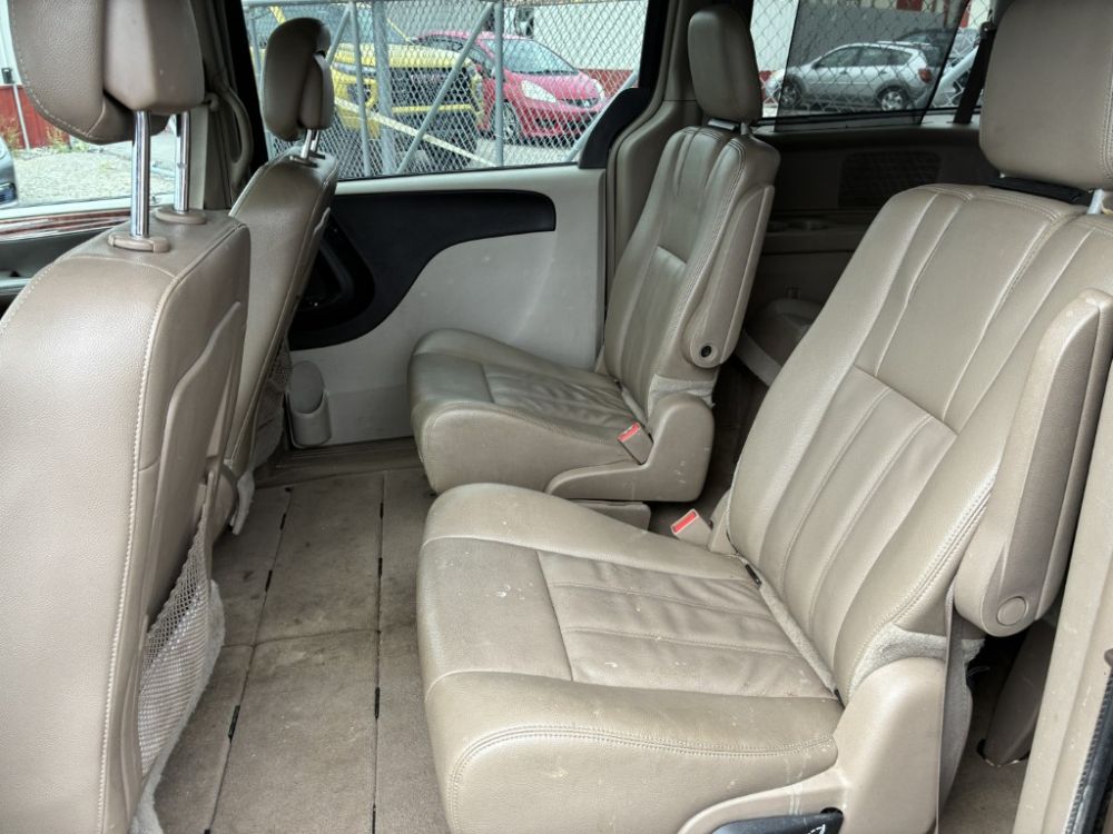 2014 Chrysler TOWN AND COUNTRY - photo 5