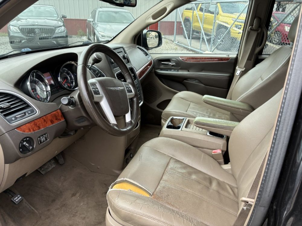 2014 Chrysler TOWN AND COUNTRY - photo 6