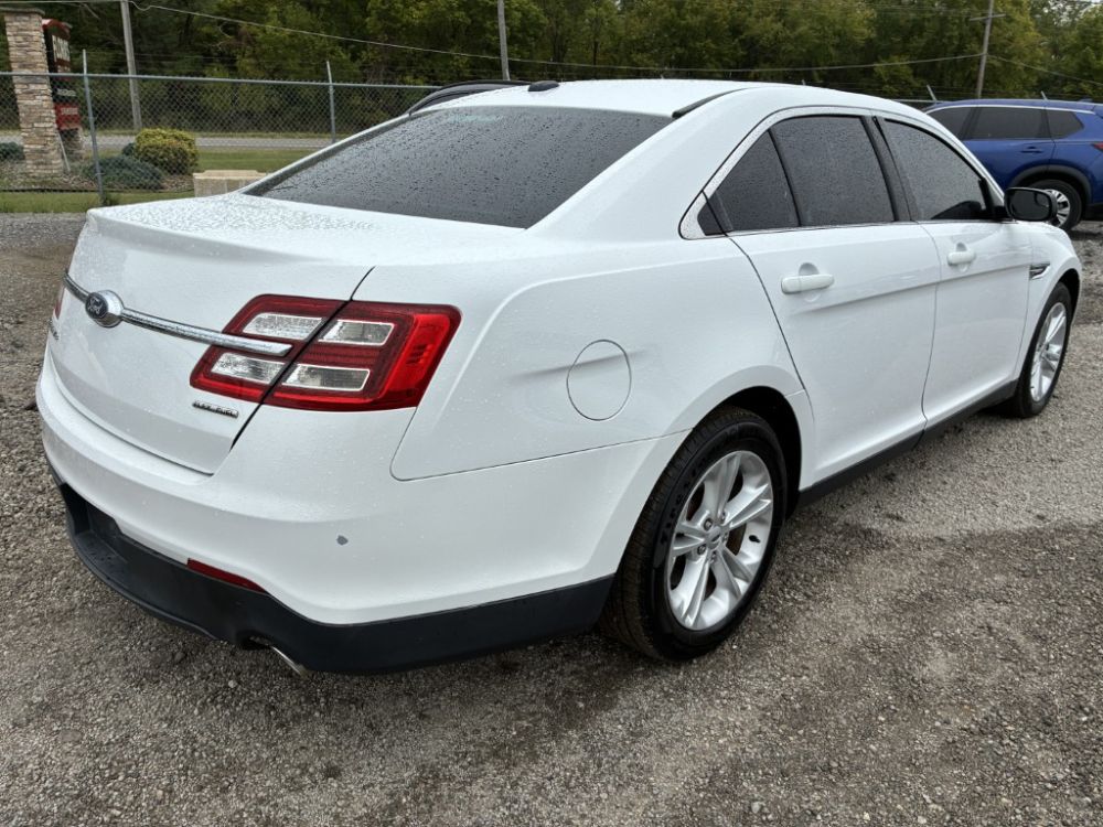 2017 Ford Taurus - photo 4