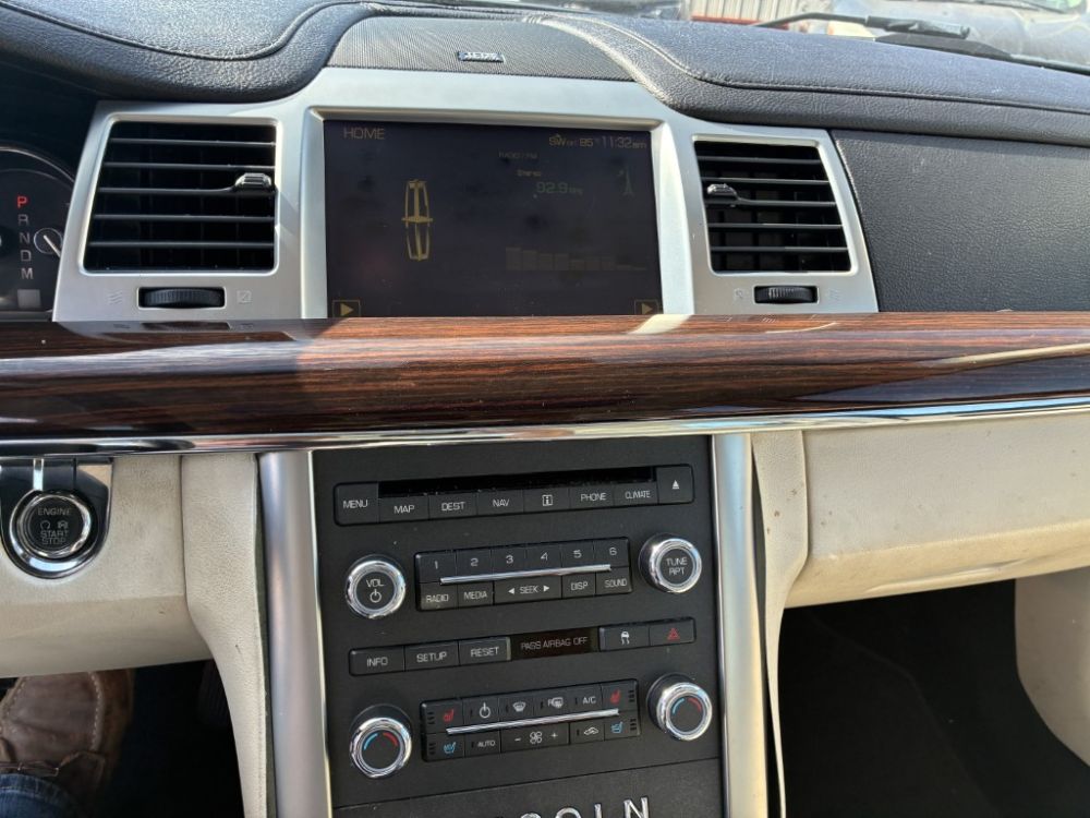 2010 Lincoln MKS - photo 9
