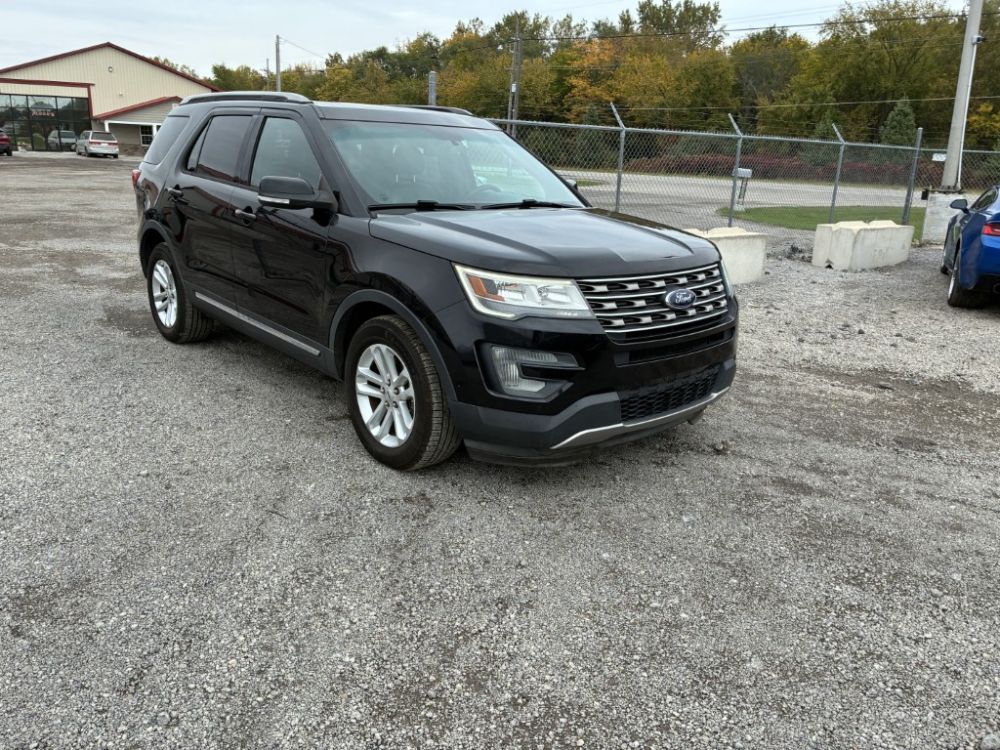 2017 Ford EXPLORER - photo 2