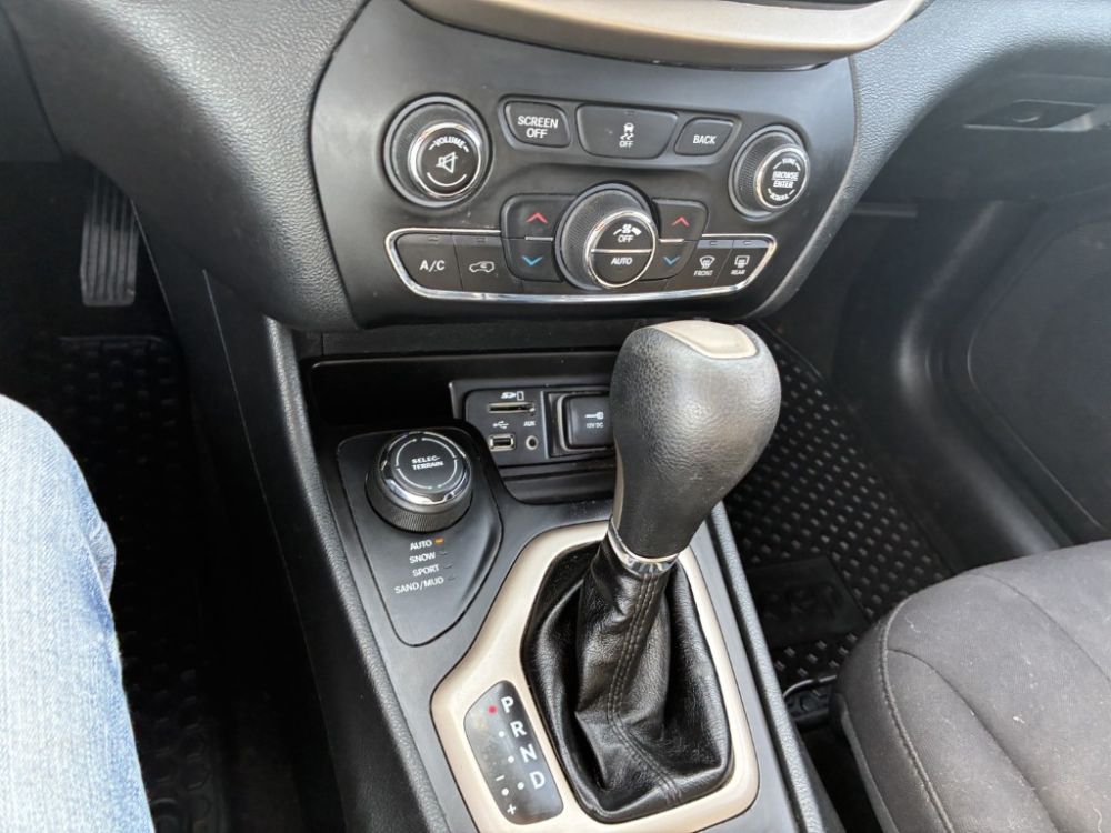 2016 Jeep CHEROKEE - photo 11