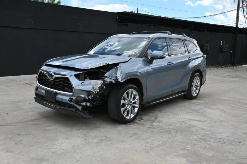 2023 Toyota Highlander Hybrid - photo 2