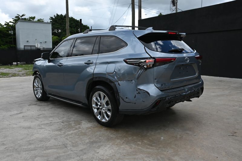 2023 Toyota Highlander Hybrid - photo 3