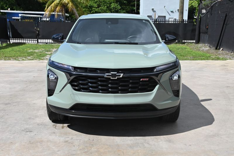 2024 Chevrolet Trax - photo 2