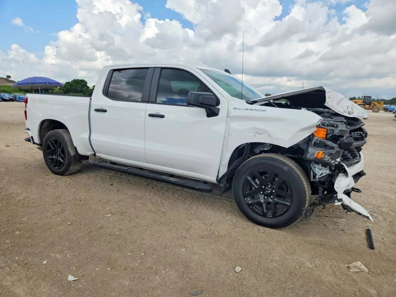 2025 Chevrolet Silverado 1500 Crew Cab - photo 2