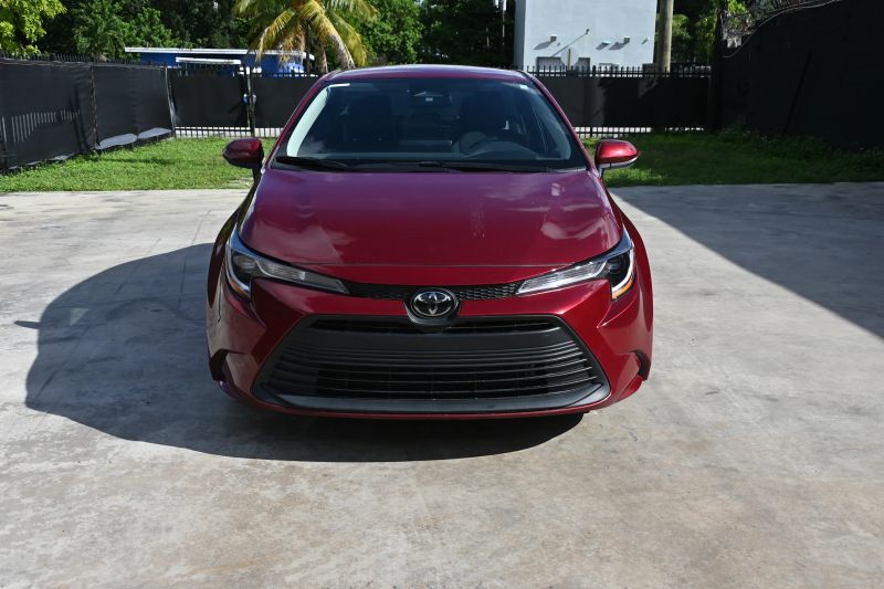 2025 Toyota Corolla - photo 2