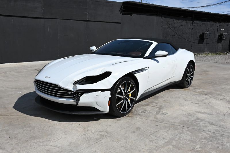 2020 Aston Martin DB11 - photo 2