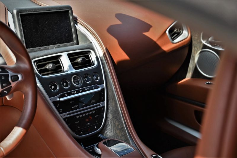 2020 Aston Martin DB11 - photo 11