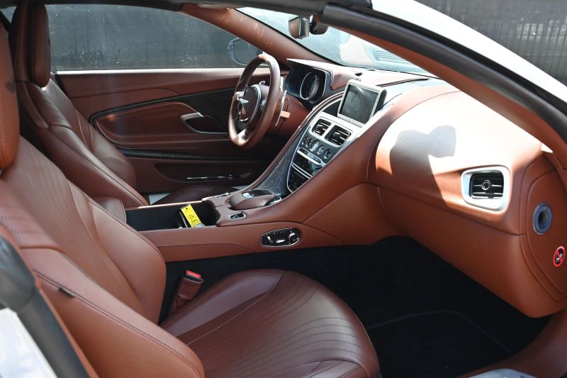 2020 Aston Martin DB11 - photo 17