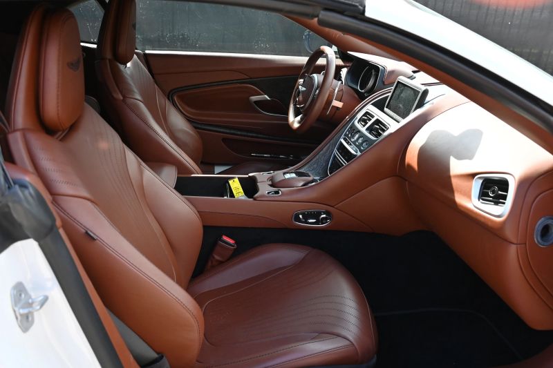 2020 Aston Martin DB11 - photo 18