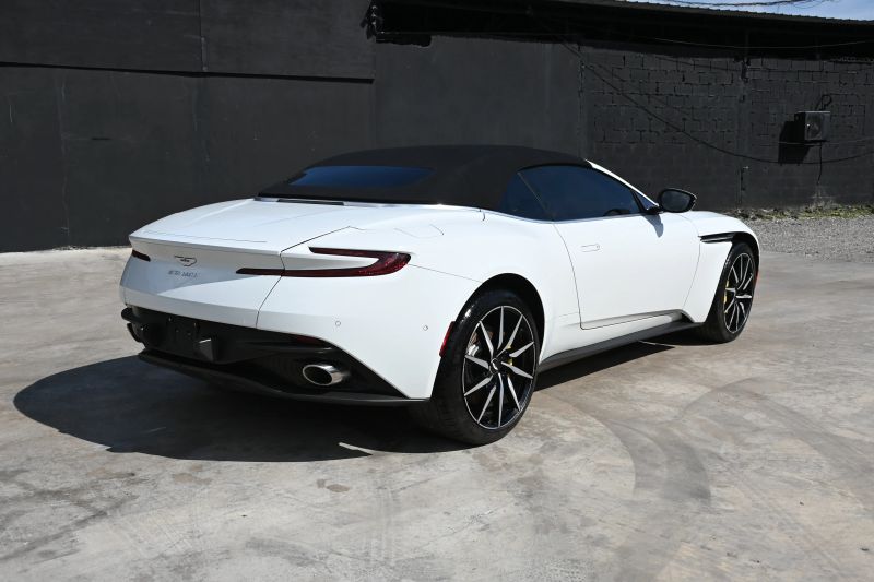 2020 Aston Martin DB11 - photo 5