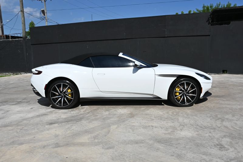 2020 Aston Martin DB11 - photo 6