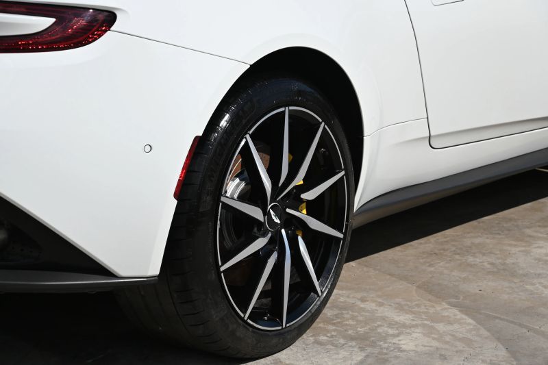 2020 Aston Martin DB11 - photo 9