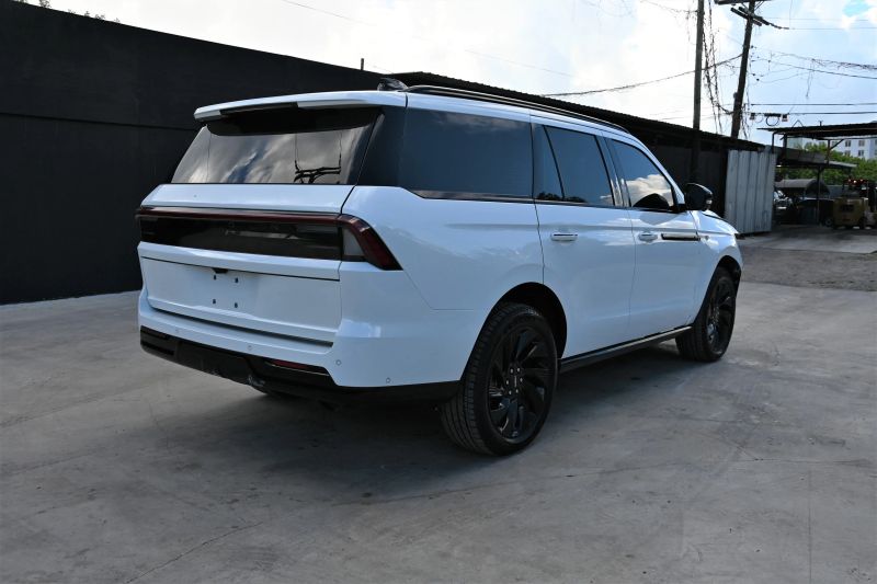 2025 Lincoln Navigator - photo 3