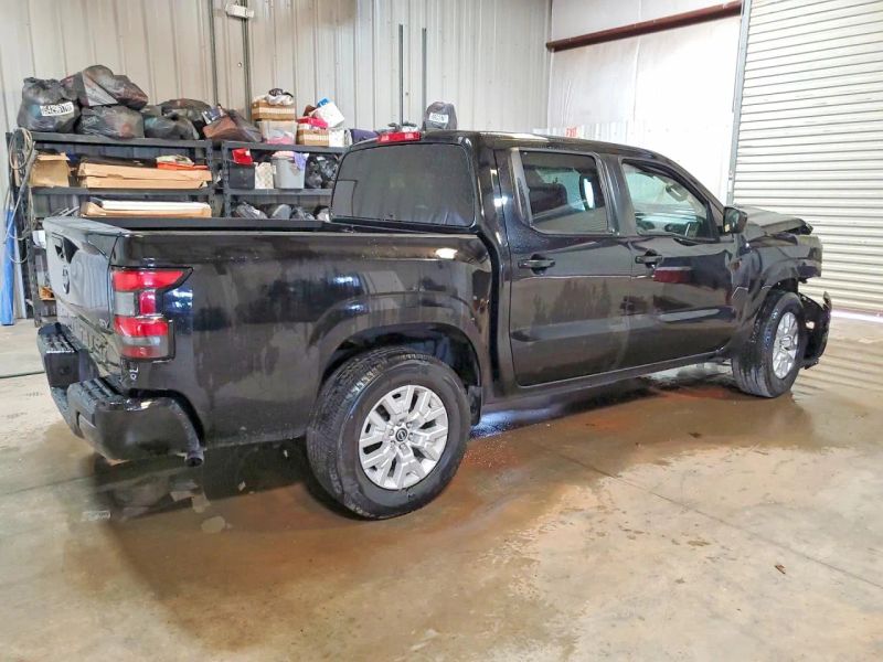 2022 Nissan Frontier Crew Cab - photo 2
