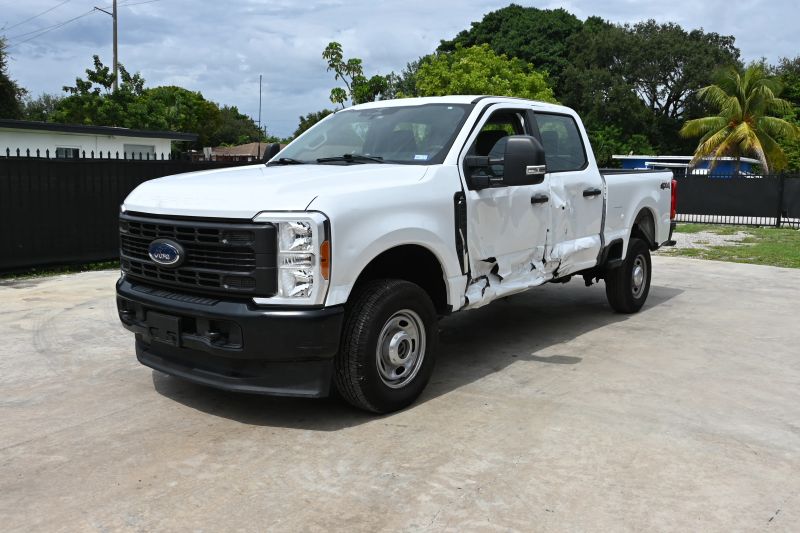 2023 Ford F250 Super Duty Crew Cab - photo 3