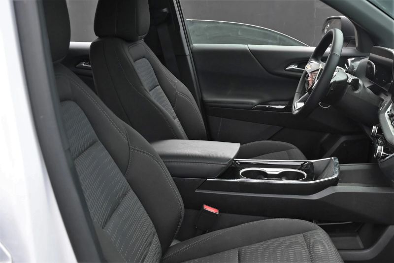 2025 Chevrolet Equinox - photo 11