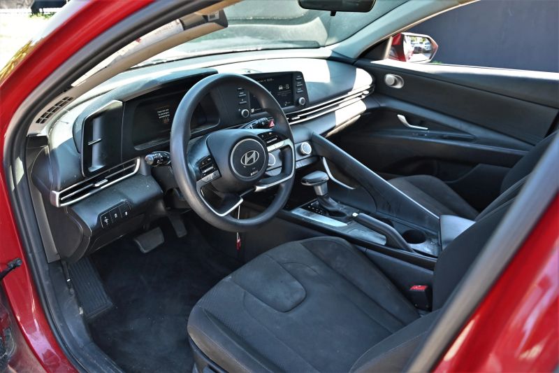 2025 Hyundai Elantra - photo 11