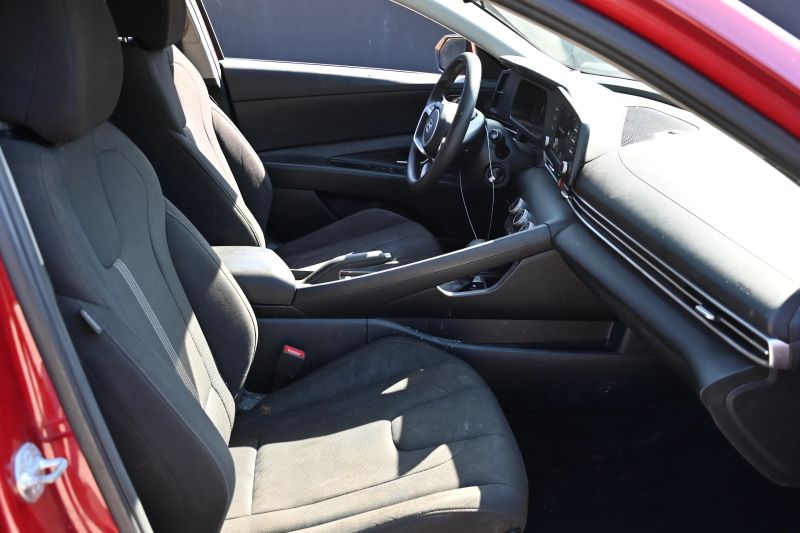 2025 Hyundai Elantra - photo 12