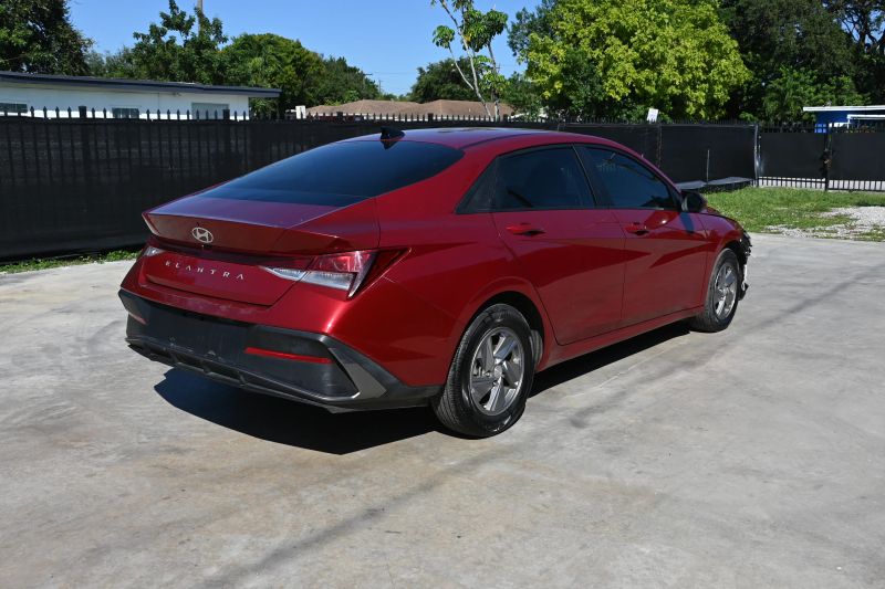 2025 Hyundai Elantra - photo 3