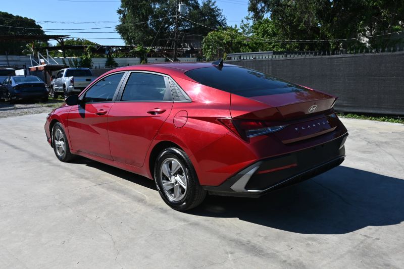 2025 Hyundai Elantra - photo 5