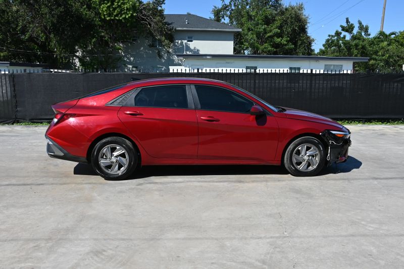 2025 Hyundai Elantra - photo 7
