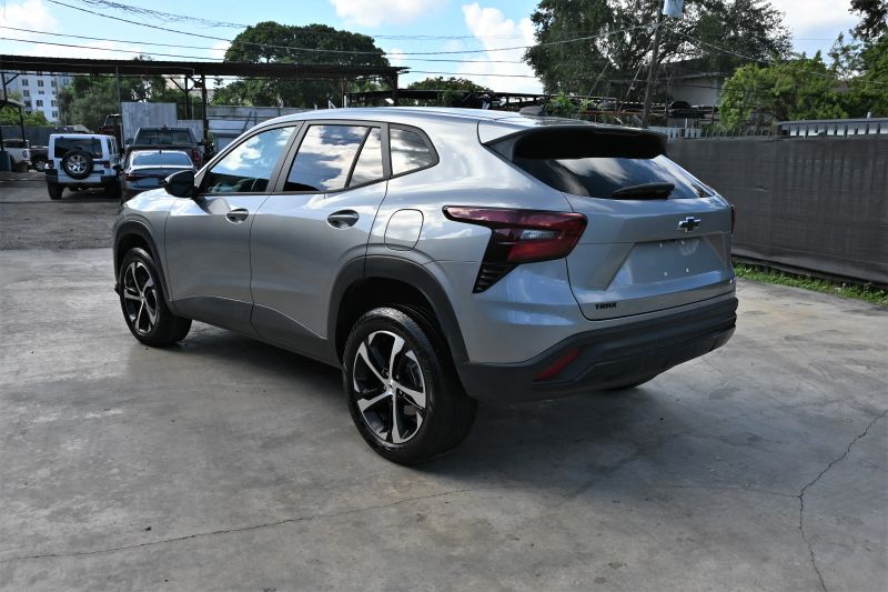 2025 Chevrolet Trax - photo 3
