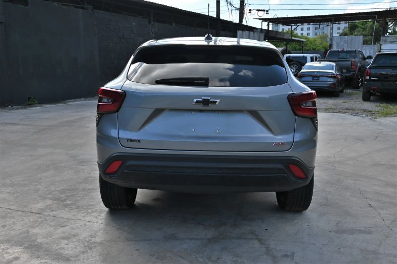 2025 Chevrolet Trax - photo 4