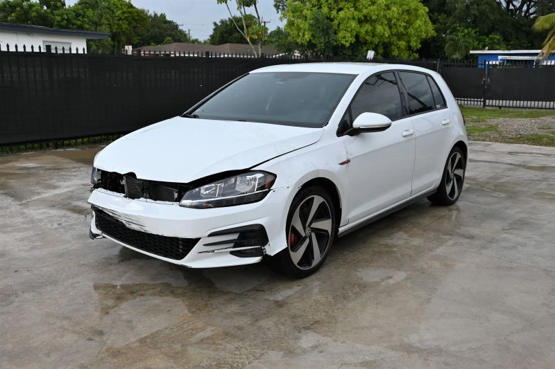 2020 Volkswagen Golf GTI - photo 2