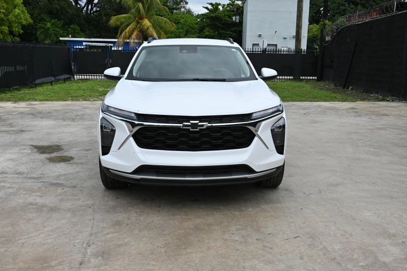 2025 Chevrolet Trax - photo 2