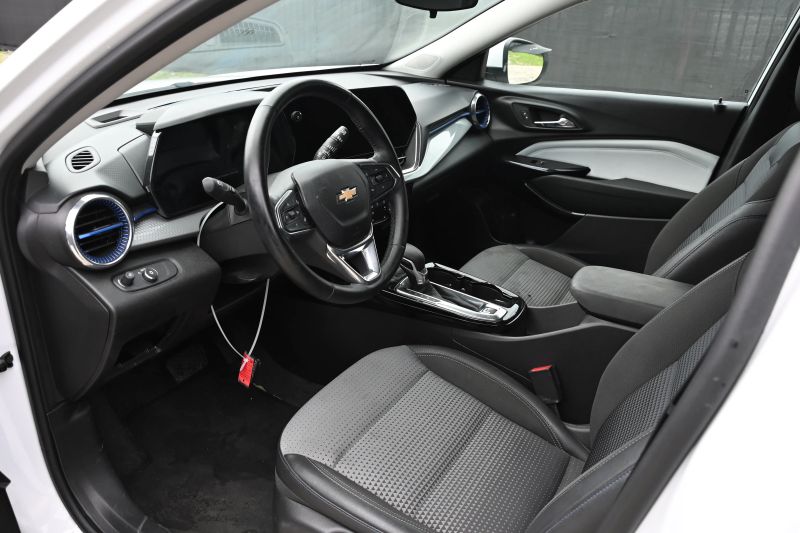 2025 Chevrolet Trax - photo 11
