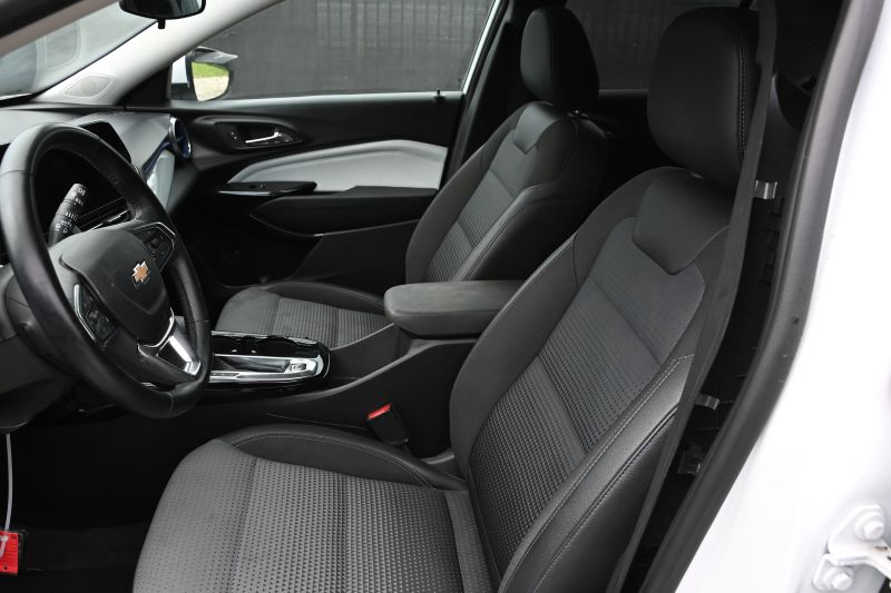 2025 Chevrolet Trax - photo 12