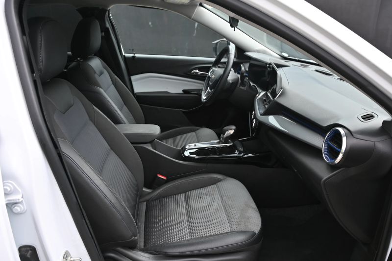 2025 Chevrolet Trax - photo 13