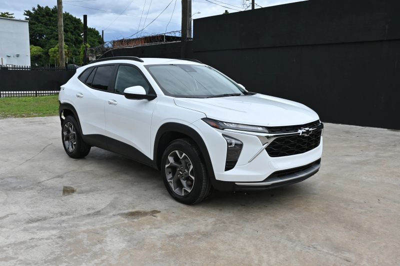 2025 Chevrolet Trax - photo 3