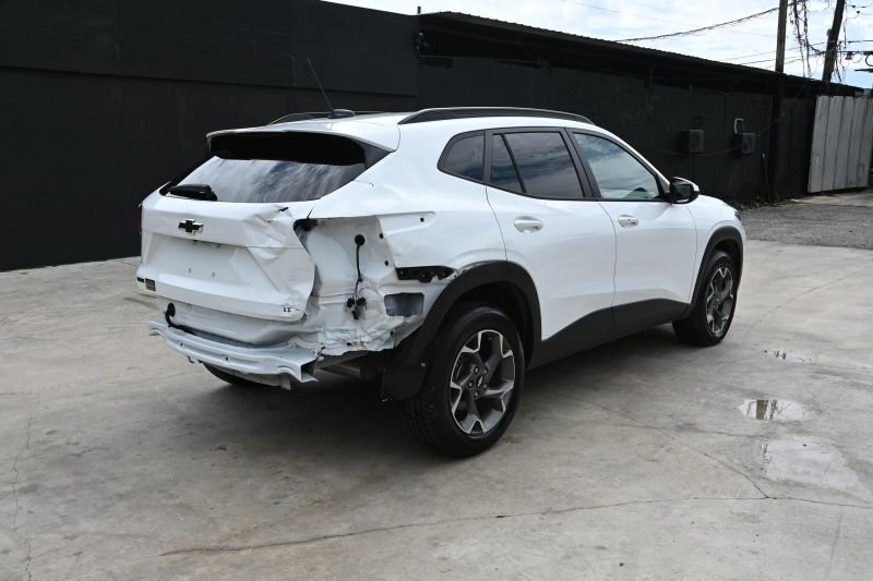 2025 Chevrolet Trax - photo 4