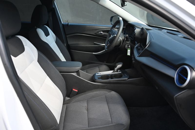 2025 Chevrolet Trax - photo 11