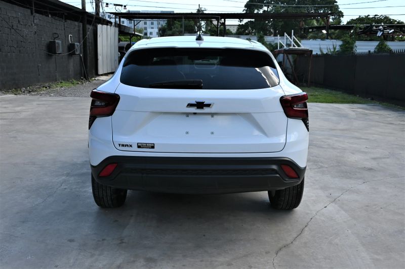 2025 Chevrolet Trax - photo 4