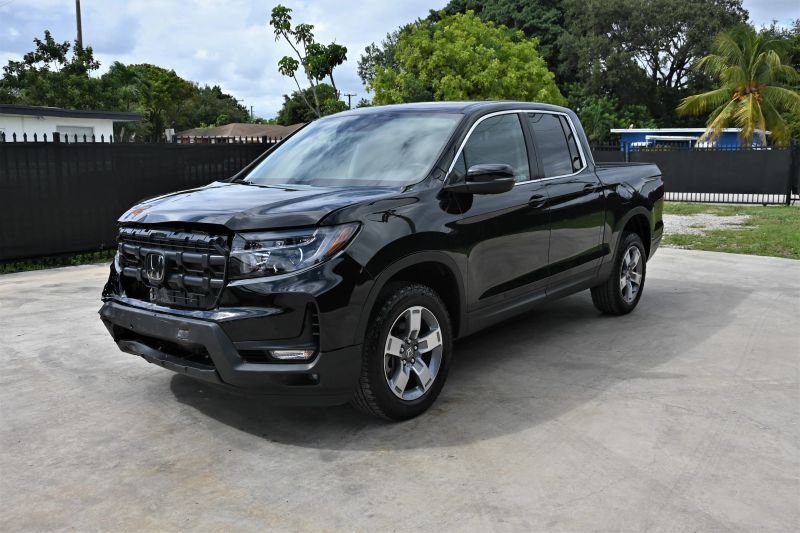 2025 Honda Ridgeline - photo 2