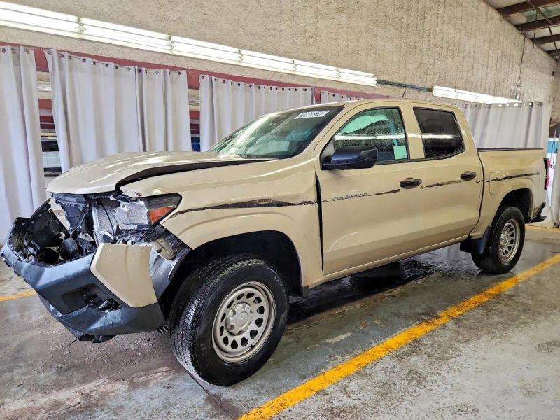 2024 Chevrolet Colorado Crew Cab - photo 2
