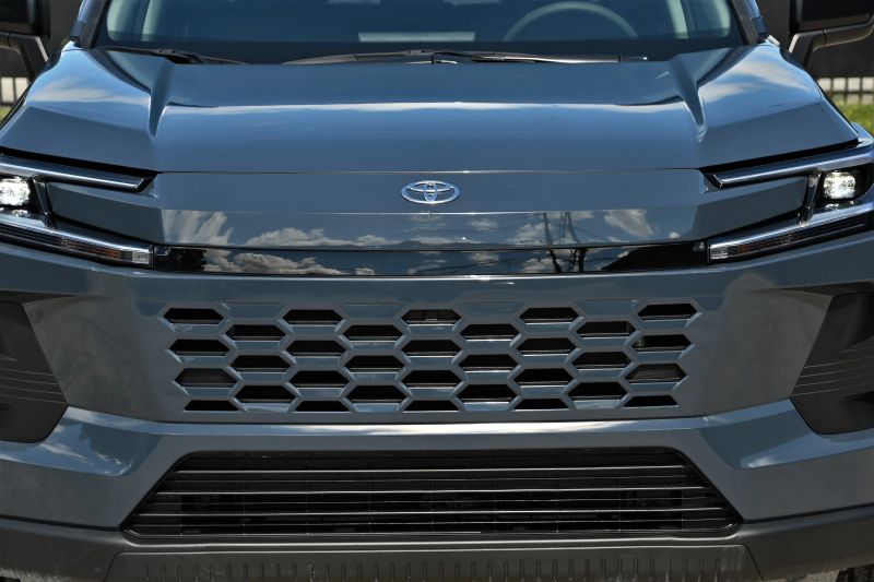 2026 Toyota RAV4 - photo 8