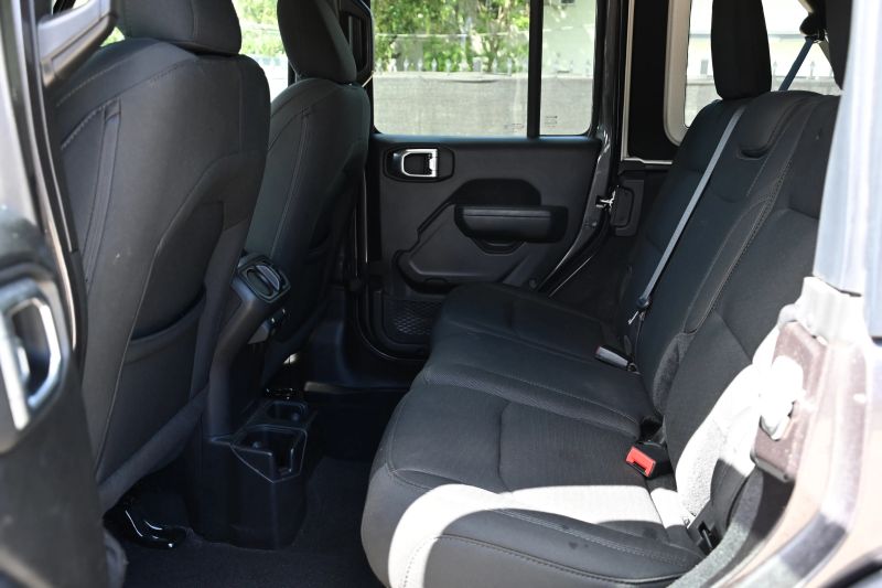 2022 Jeep Wrangler Unlimited - photo 12