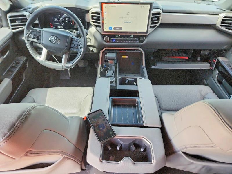 2025 Toyota Tundra CrewMax - photo 8
