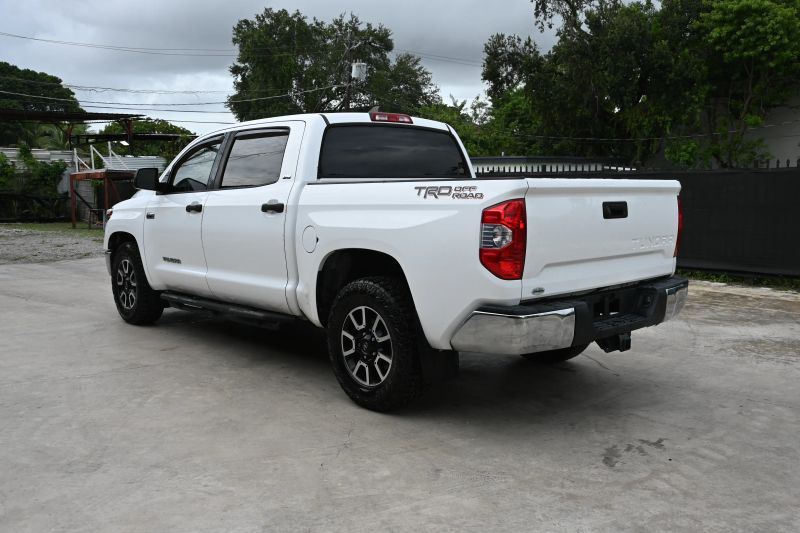 2020 Toyota Tundra CrewMax - photo 3
