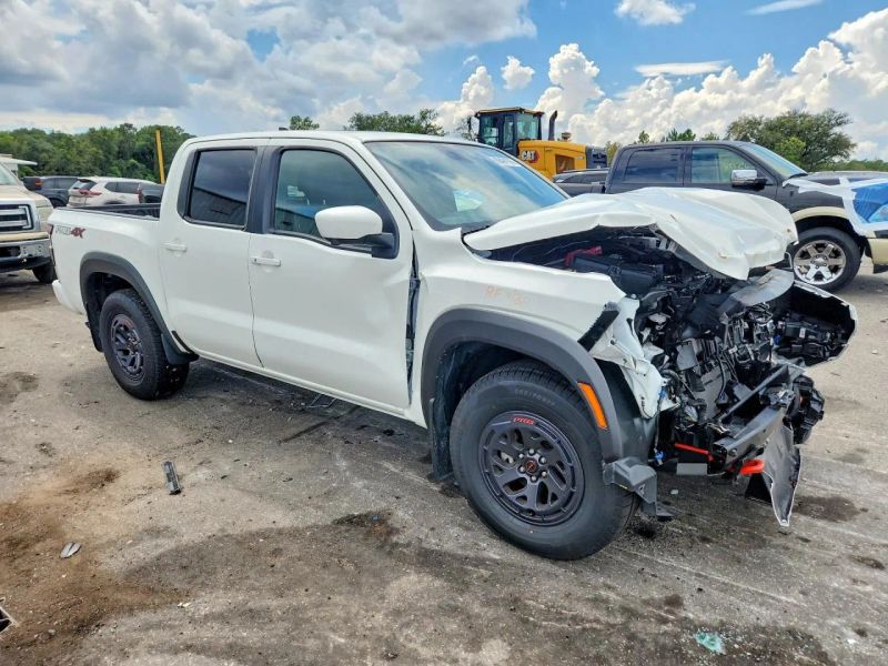 2026 Nissan Frontier Crew Cab - photo 2