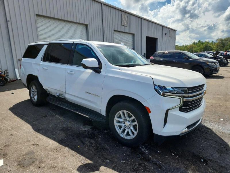2023 Chevrolet Suburban - photo 2