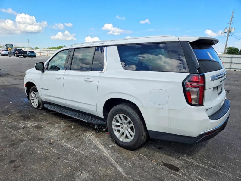 2023 Chevrolet Suburban - photo 3