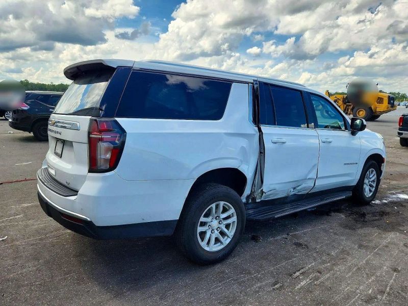 2023 Chevrolet Suburban - photo 4
